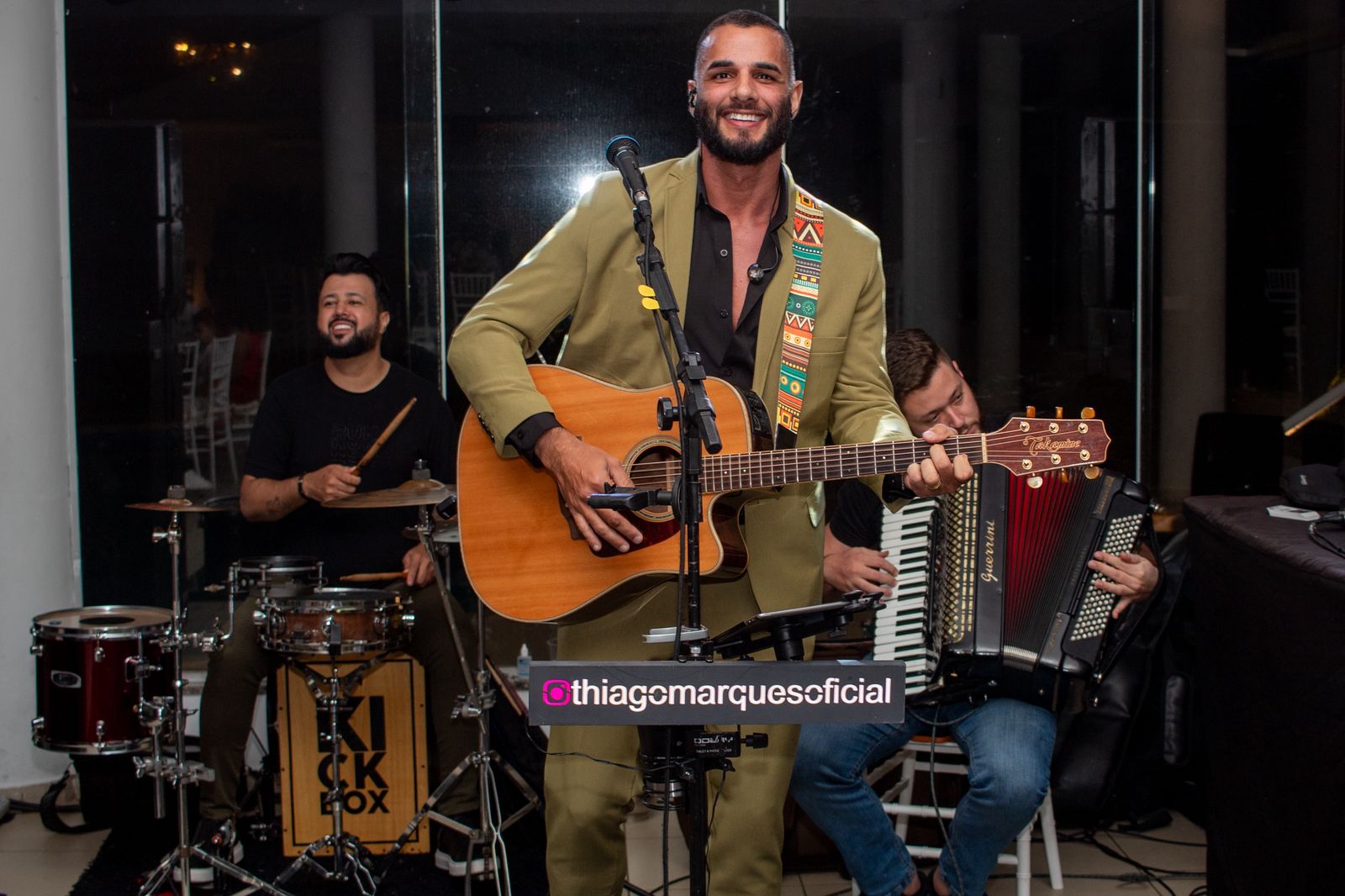 Banda completa logo